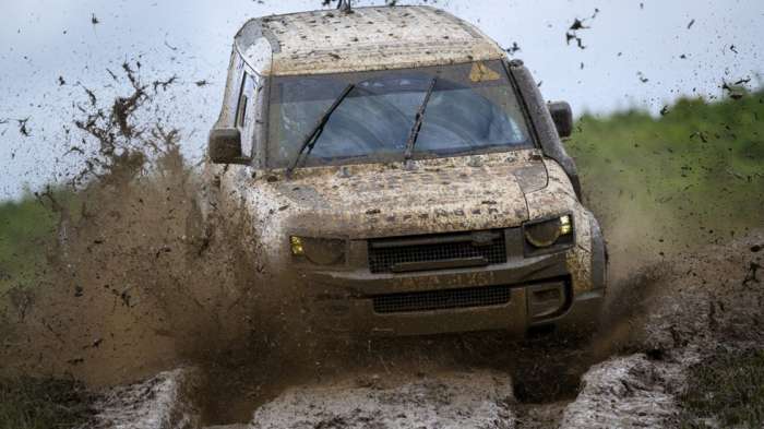 Η Land Rover κατεβαίνει στο Ντακάρ με το Defender 